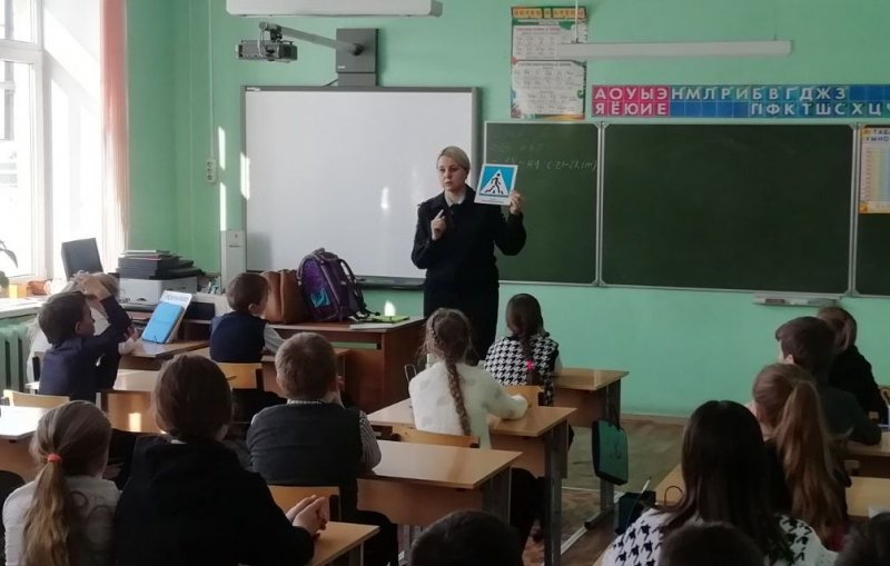 Региональные полицейские проводят мероприятия с детьми, направленные на соблюдение ими мер личной и дорожной безопасности